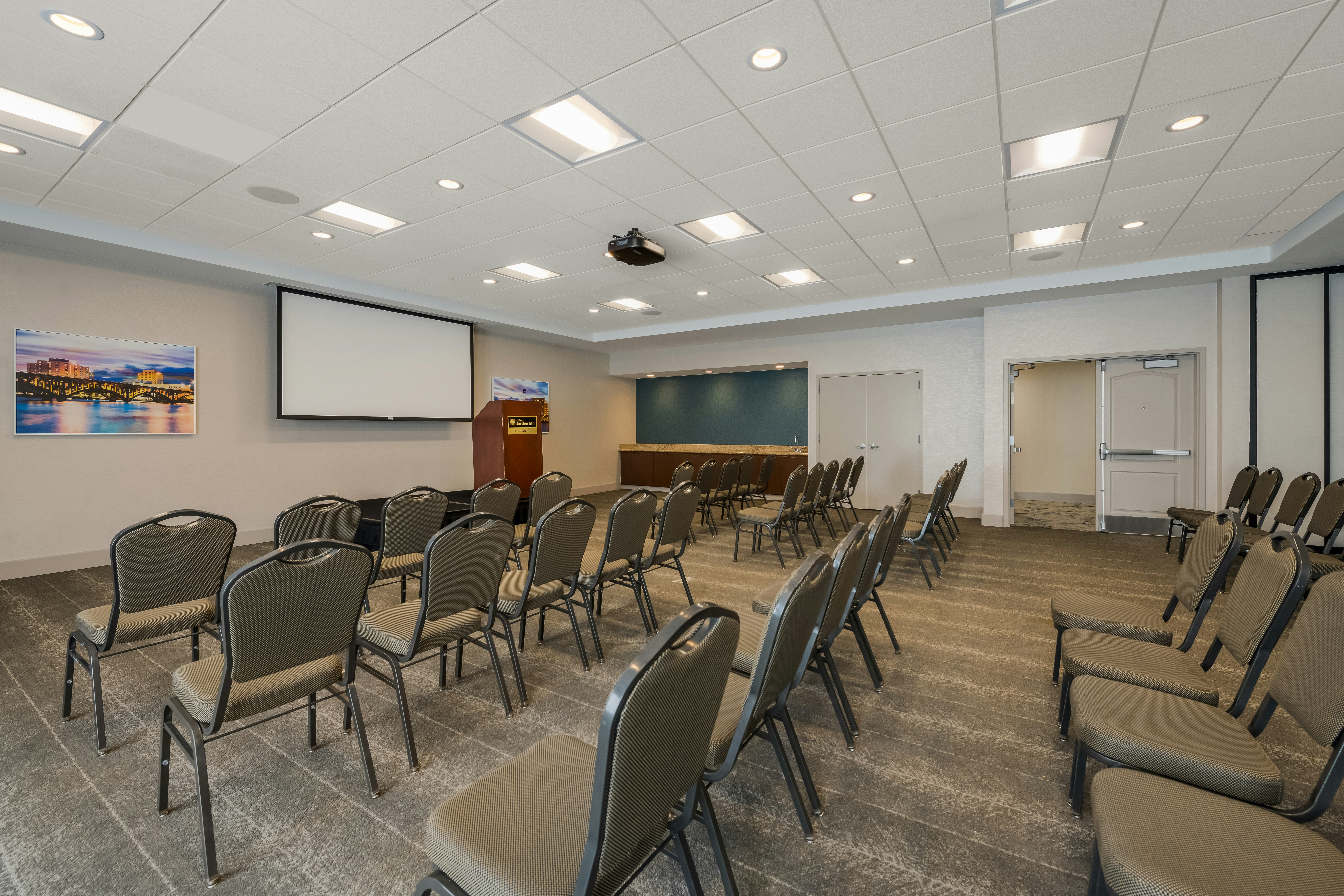Hilton Garden Inn Rockford 48/64