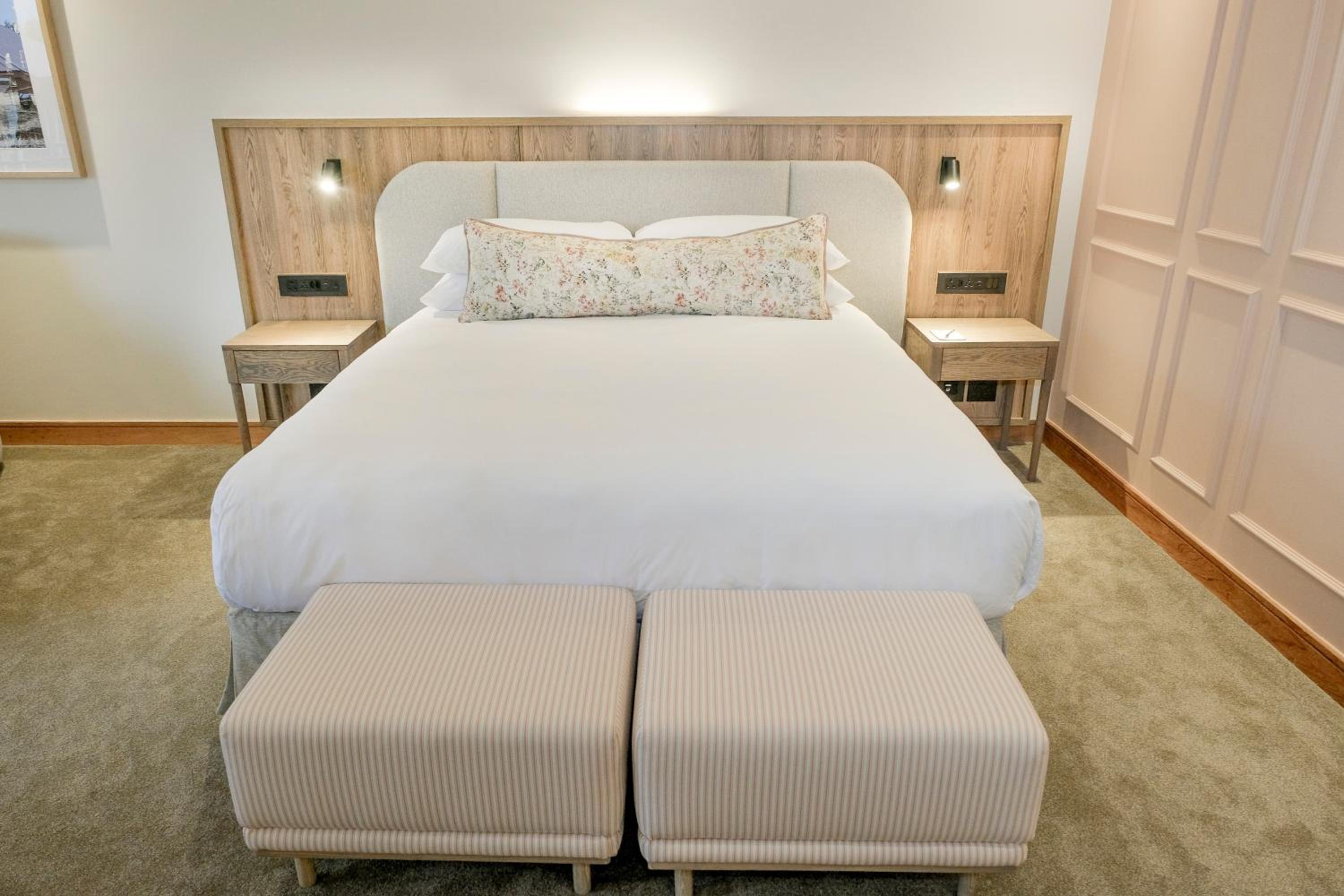 Deluxe, King Bed