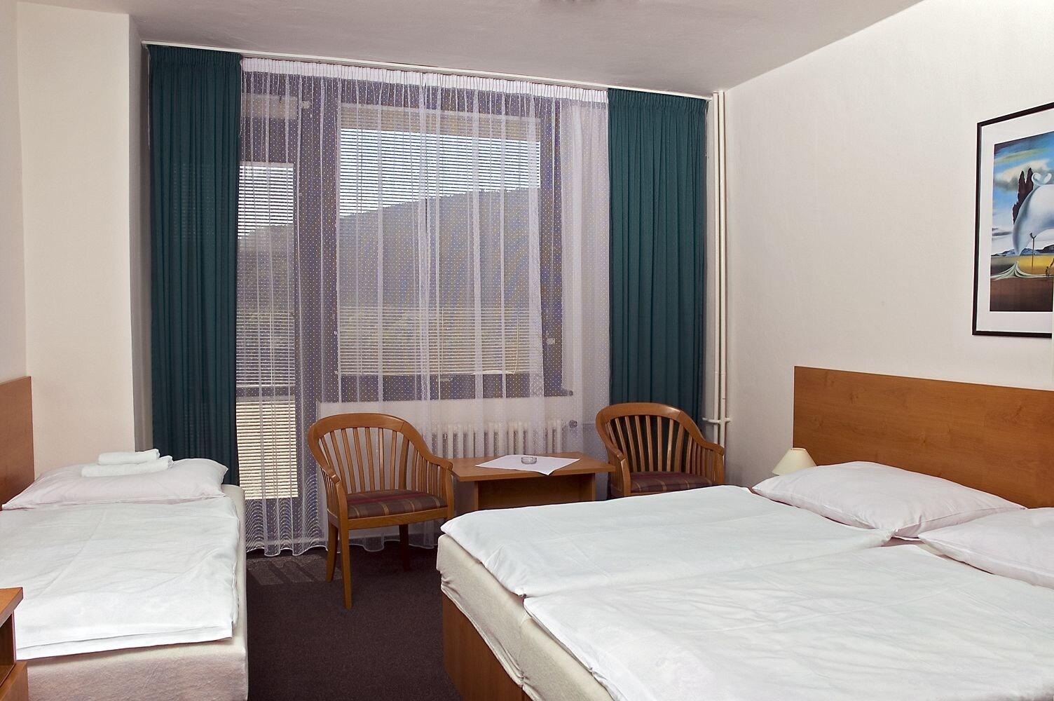 Adamantino Hotel 12/28