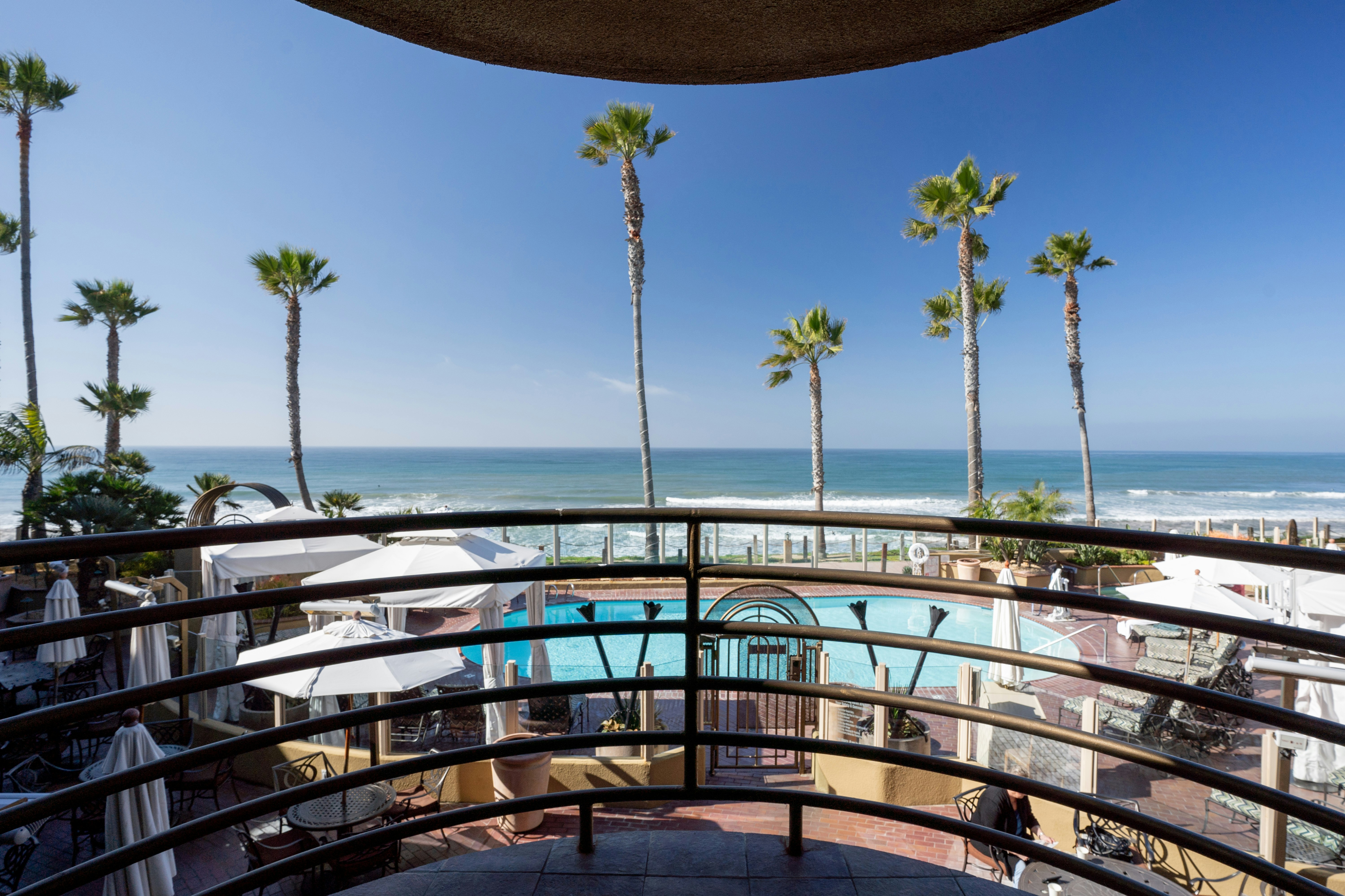 Pacific Terrace Hotel 87/92