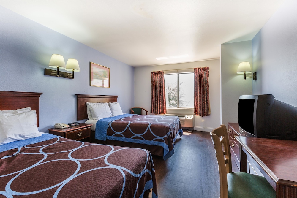 Super 8 by Wyndham Garland North Dallas Area 10/29