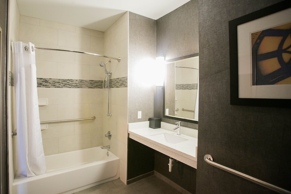 Holiday Inn Longview North 13/80