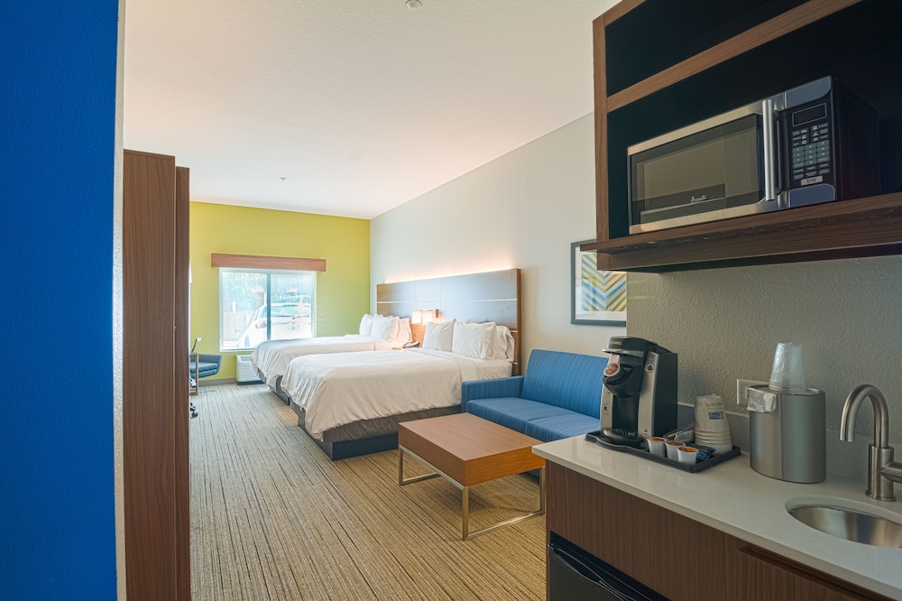 Holiday Inn Express Hotel Suites Tampa Usf Busch Gardens 33/70