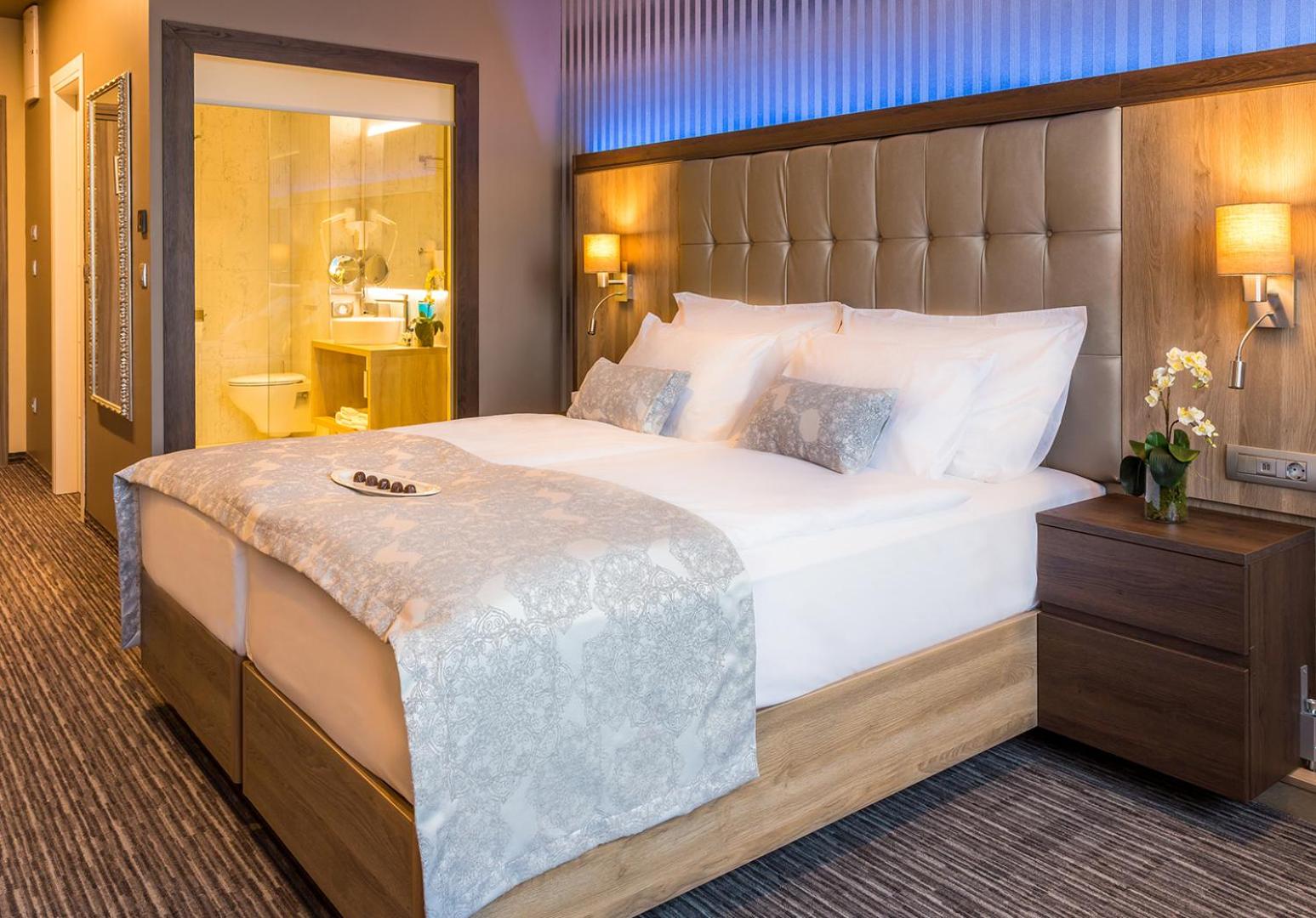 SUPERIOR, DOUBLE BED