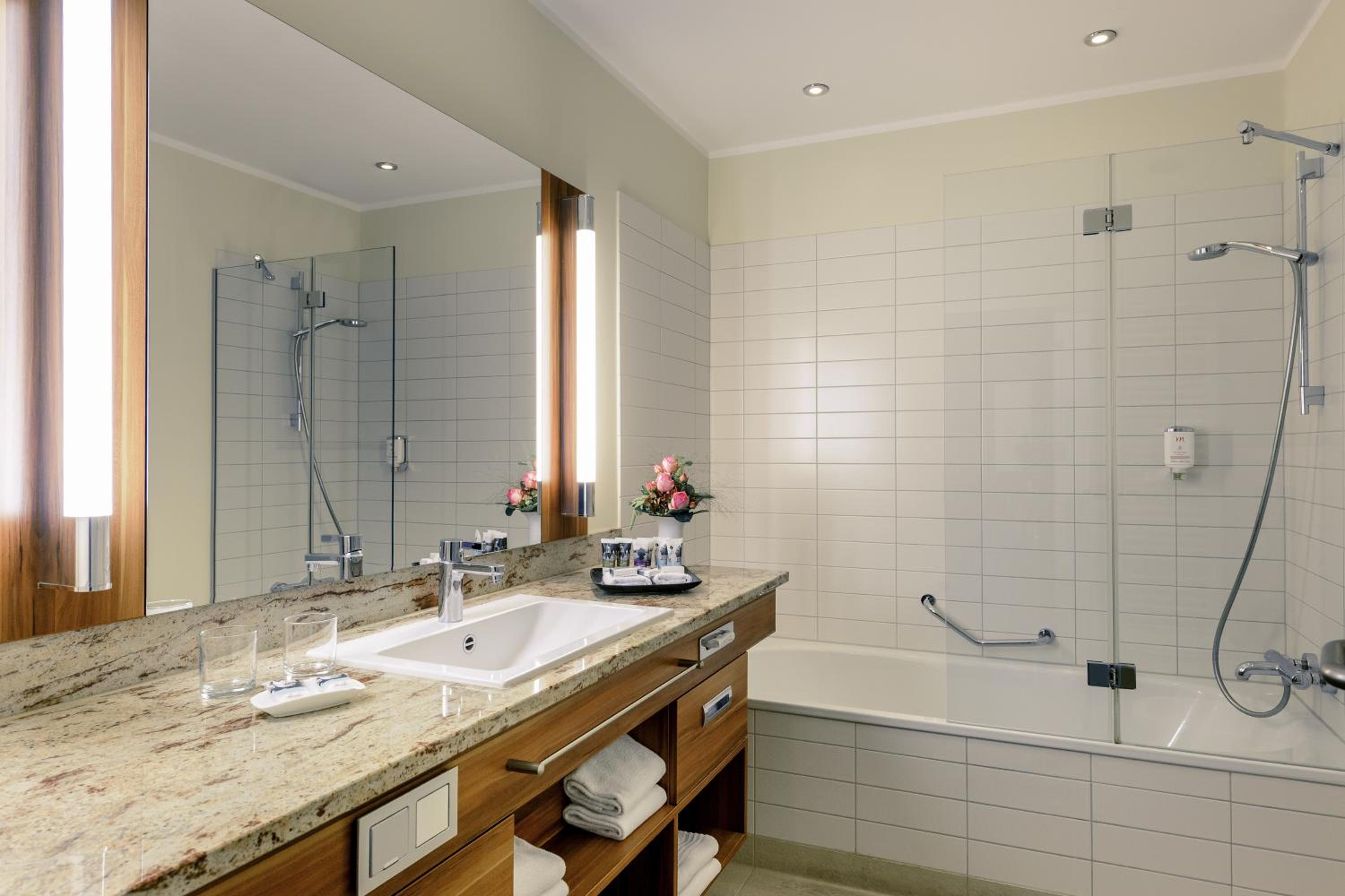 غرفة بريفيليج بسرير كوين، Mercure Hotel Dusseldorf City Center 3/5