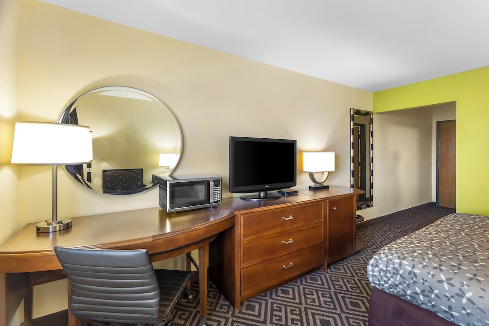Travel Inn & Suites 36/50