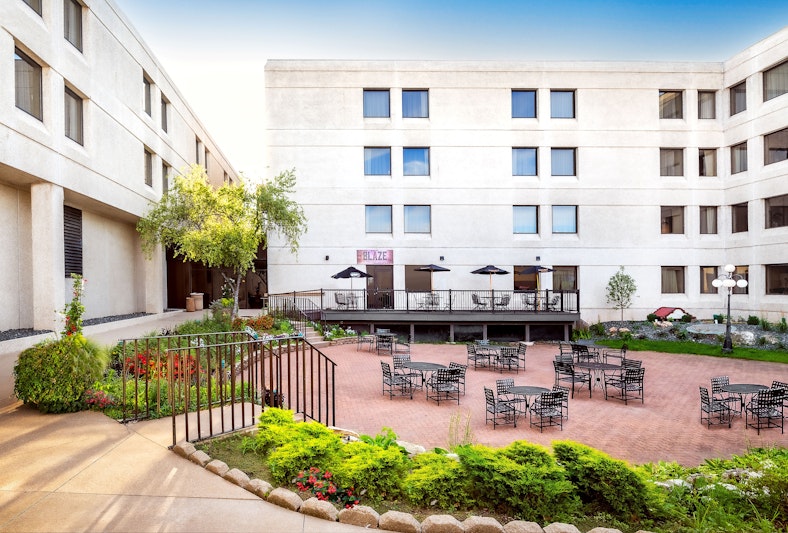 Hilton Appleton Paper Valley 19/22