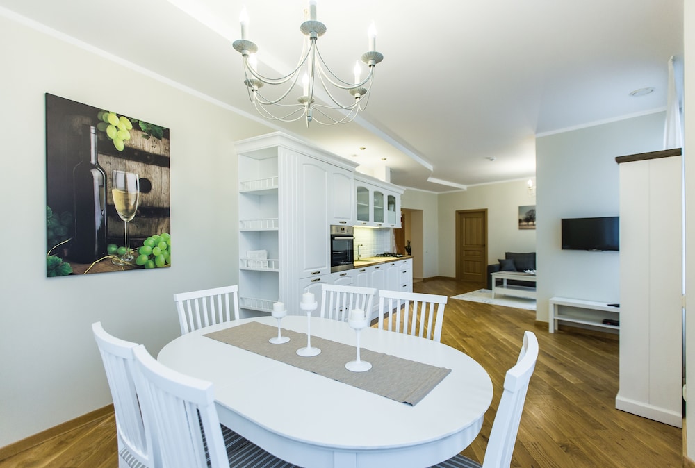Ernesta Lux Apartments 33/50