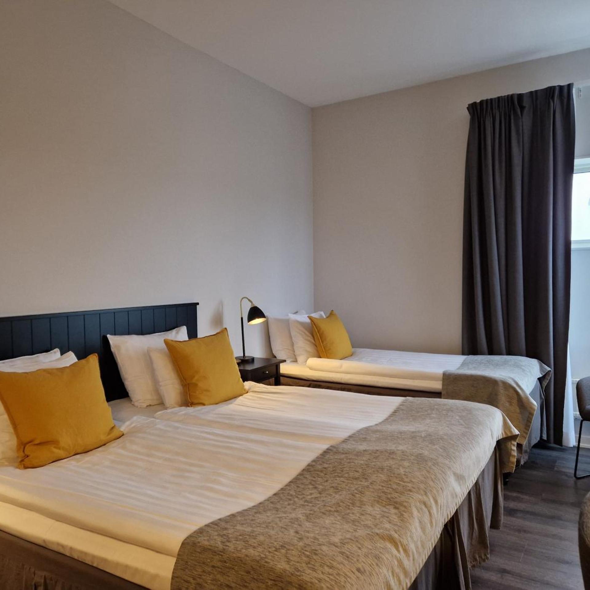 Room, Triple