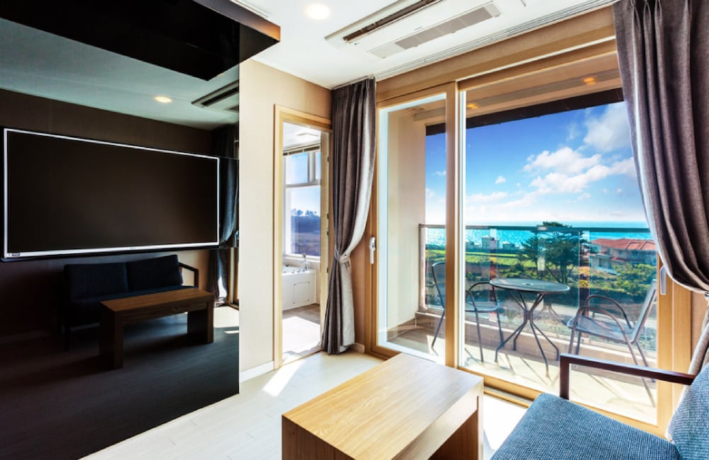 Rich Hotel 22/50