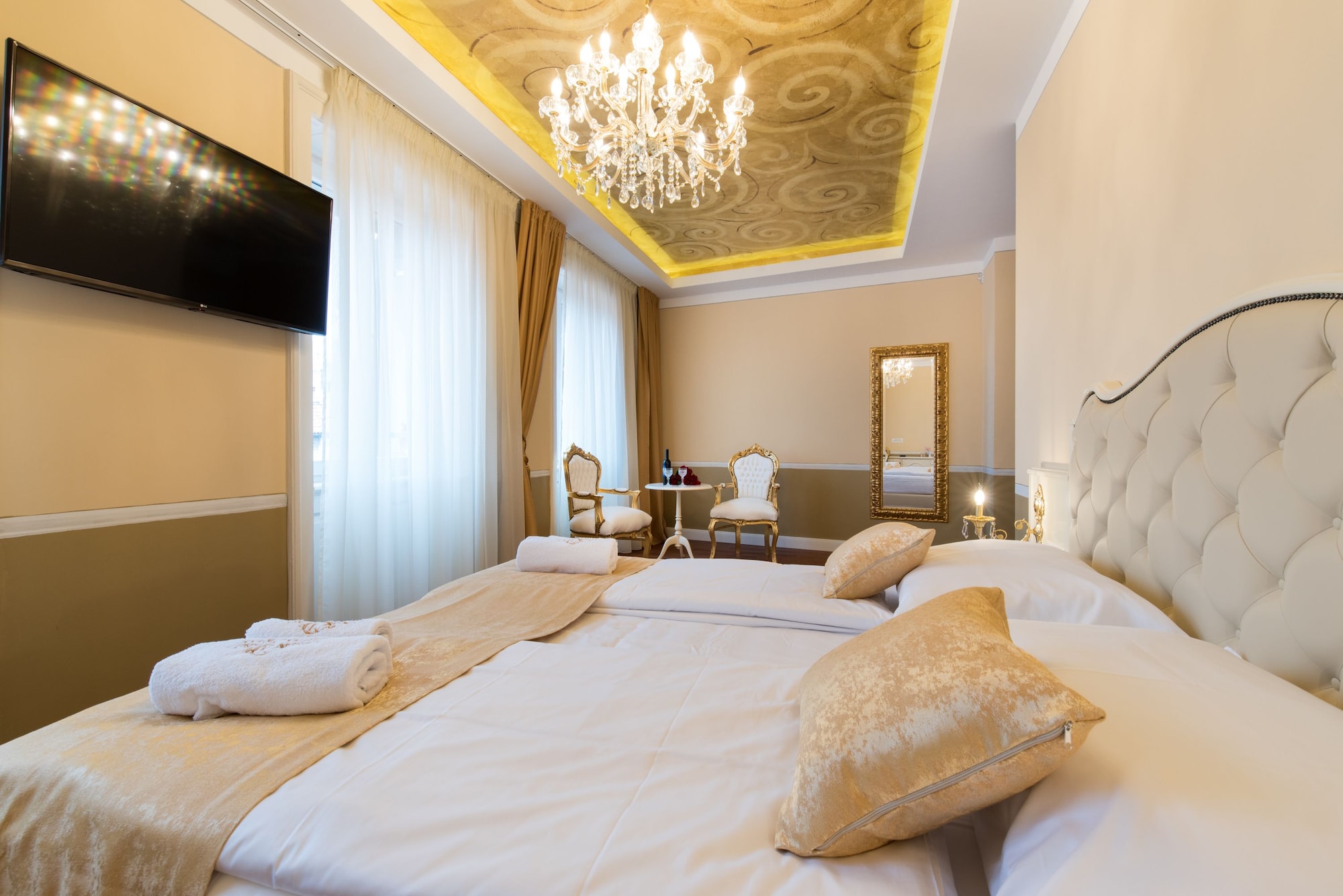 DELUXE, DOUBLE BED, STREET VIEW