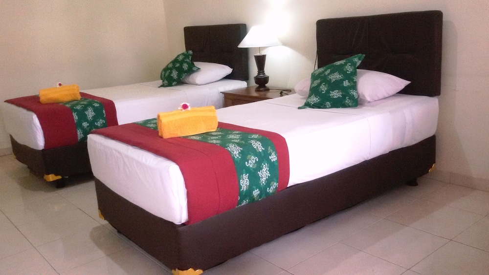 Lovina Beach Hotel 35/65