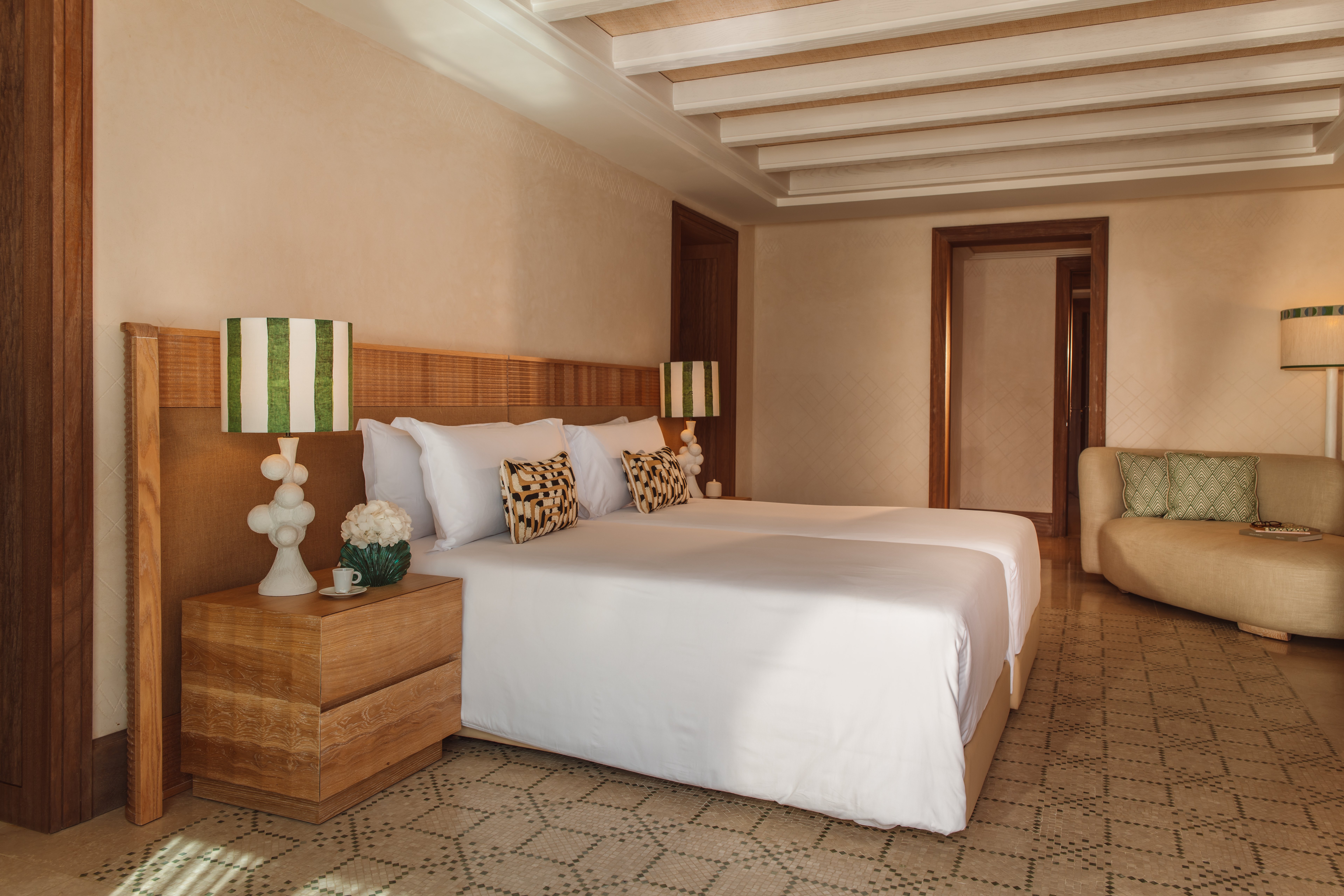 2 Bedrooms, Privilege, Suite, Beach Front