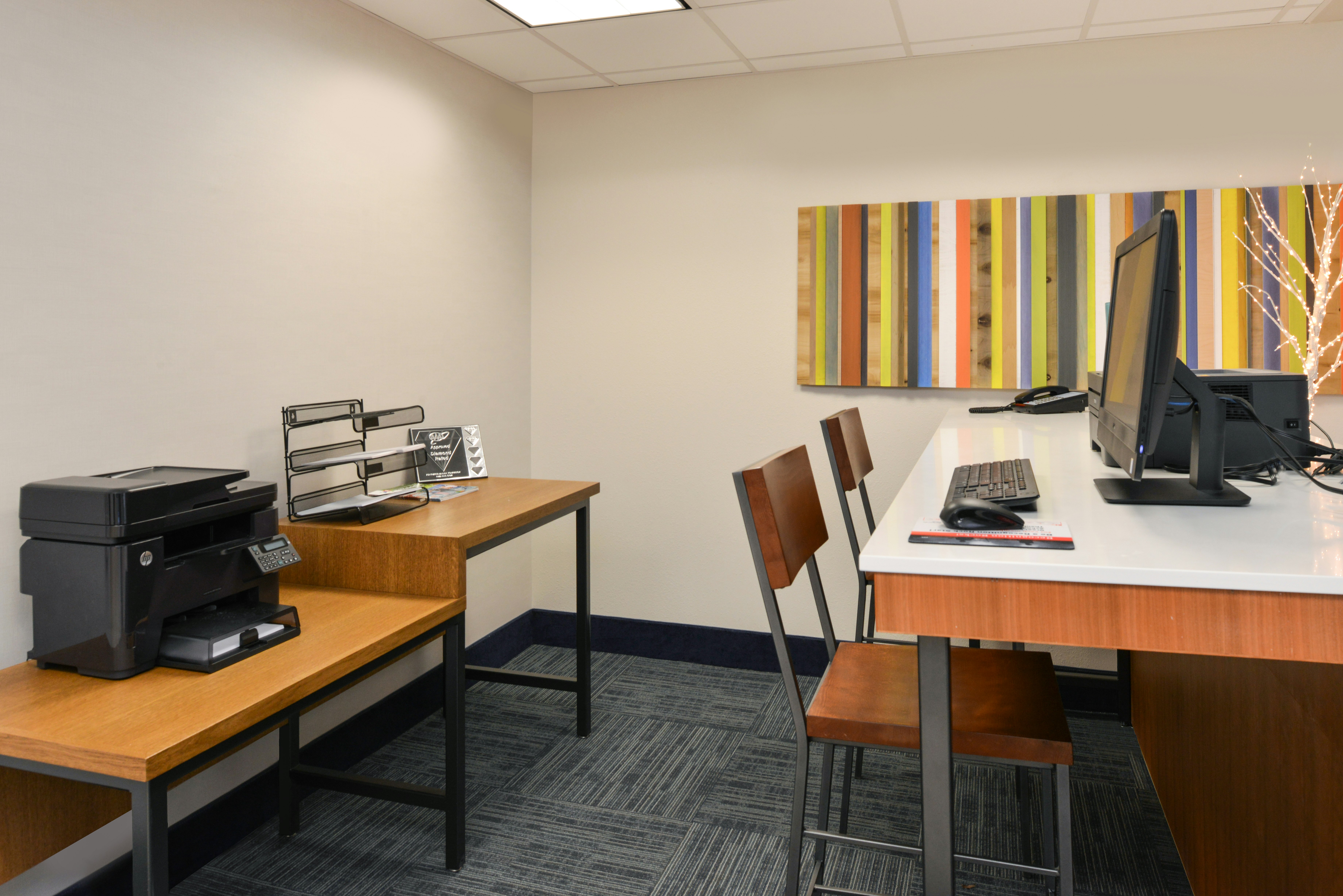 Holiday Inn Express Suites Raleigh Ne Medical Ctr Area 64/74