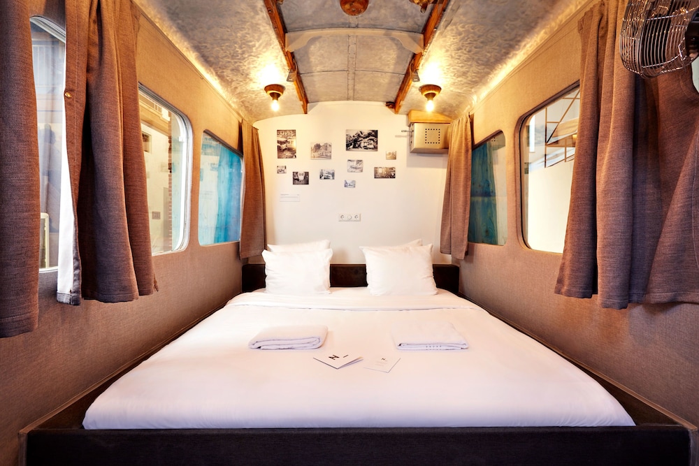 TRAM CART, BASIC, DOUBLE BED, SHARED BATHROOM