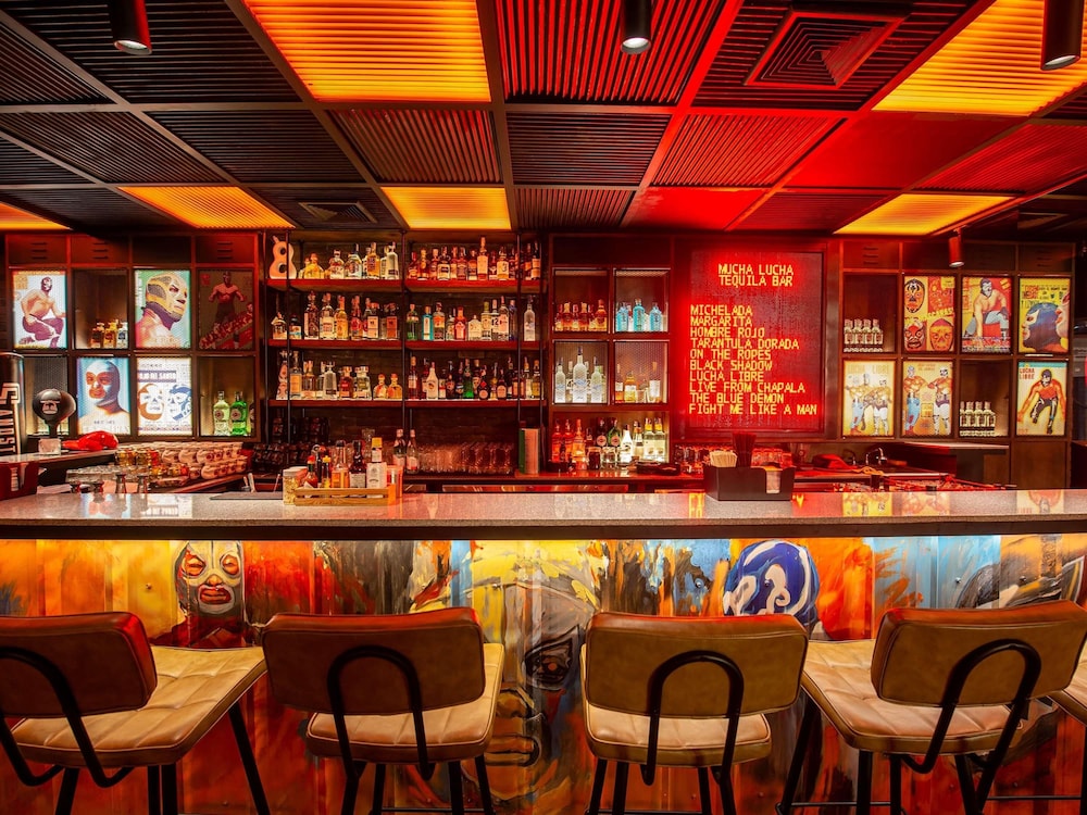 Novotel Living Bangkok Sukhumvit Legacy 63/77