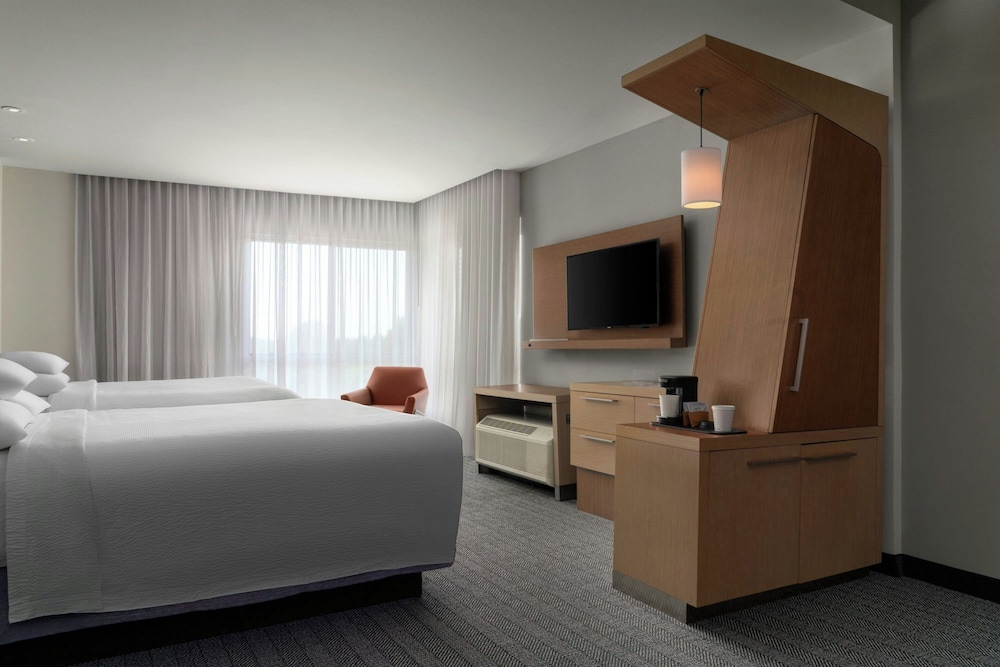 Suite, 2 Queen Beds, Sofa, Accessible, Courtyard By Marriott Fayetteville Fort Bragg Spring Lake 2/8