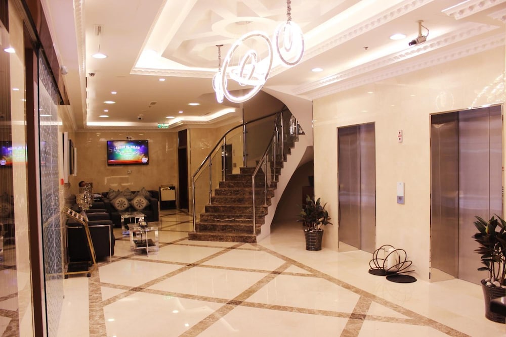 MONTREAL NAIF HOTEL 5/32