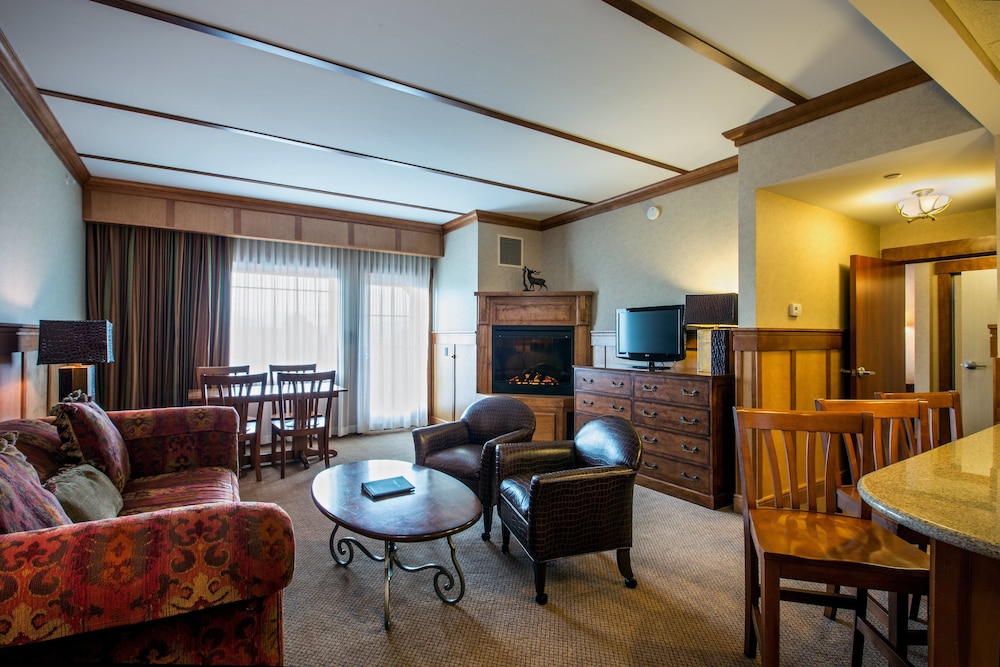 Crowne Plaza Lake Placid 44/67