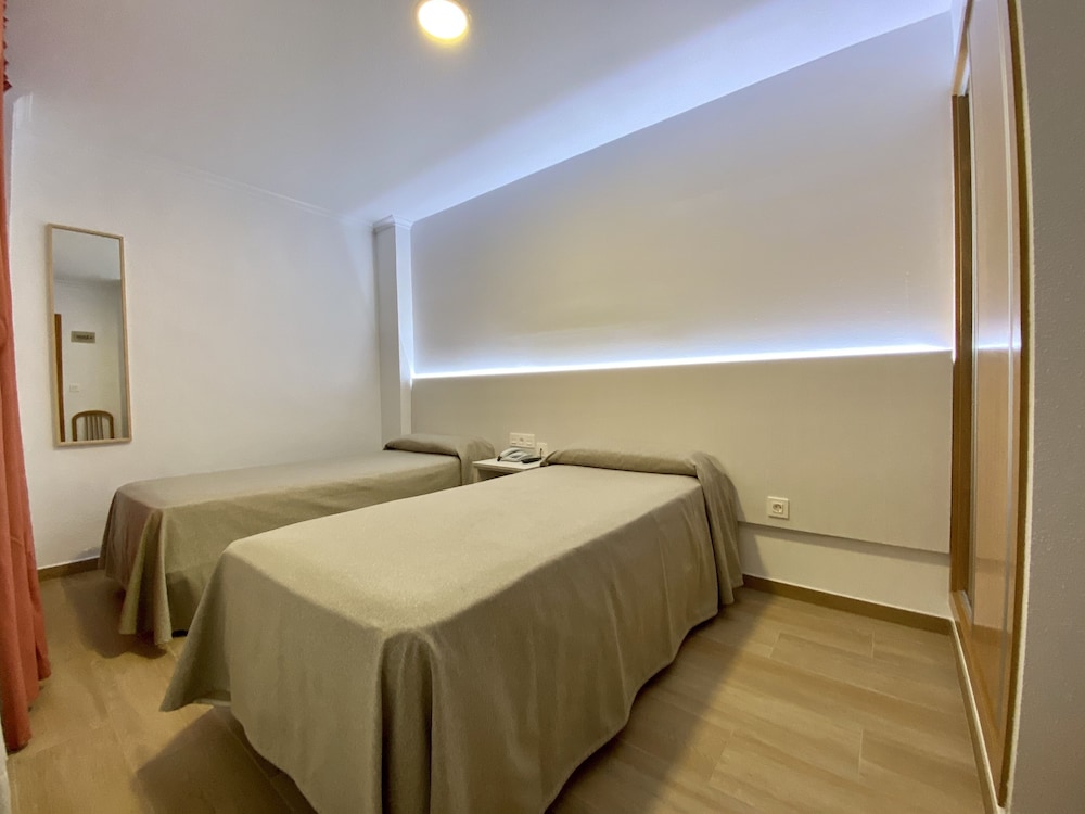 Hostal Pensimar 35/64