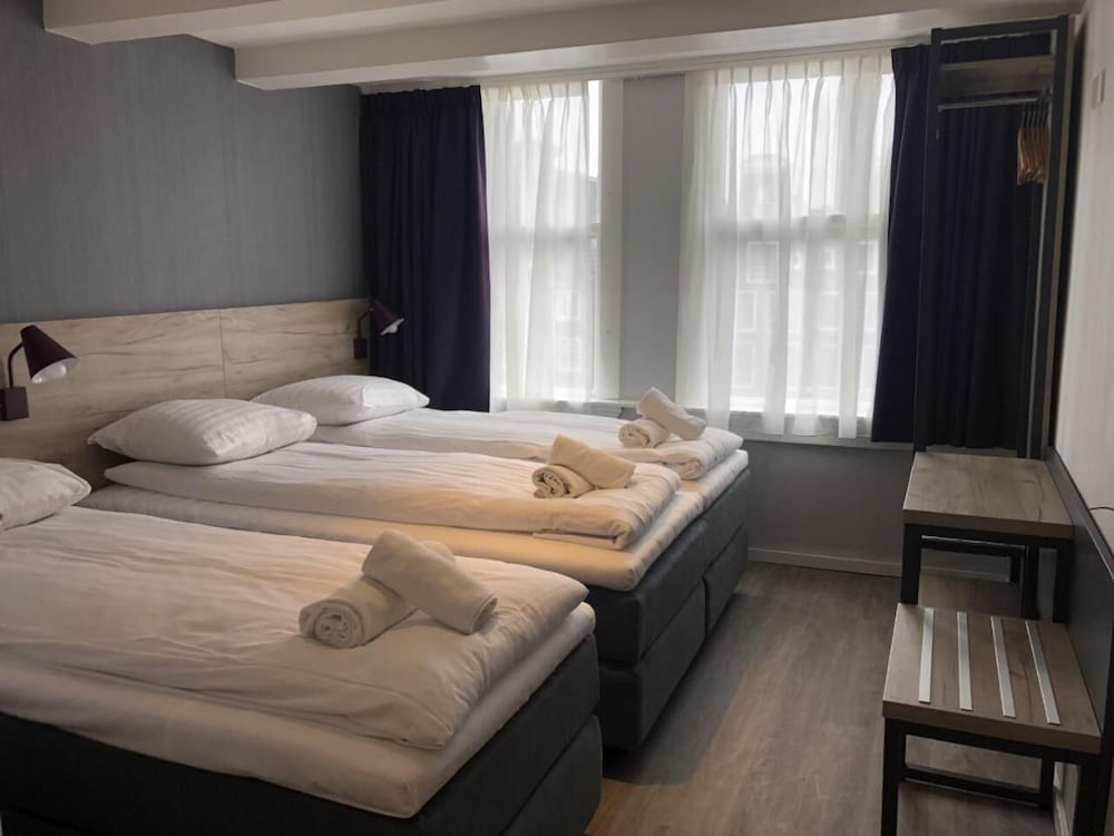 Facade Hotel Amsterdam 12/44