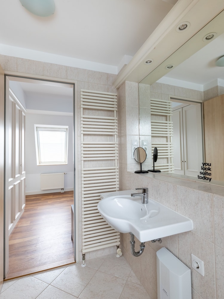 1 Bedroom, Duplex, Suite, Queen Bed, Sofa, Balcony, Xl، Flower's Boardinghouse Mitte 5/5