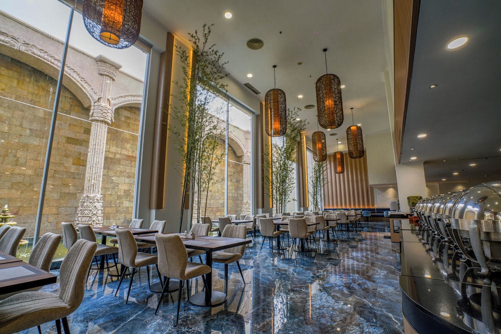 Harmoni One Convention Hotel and Service Apartments 49/65