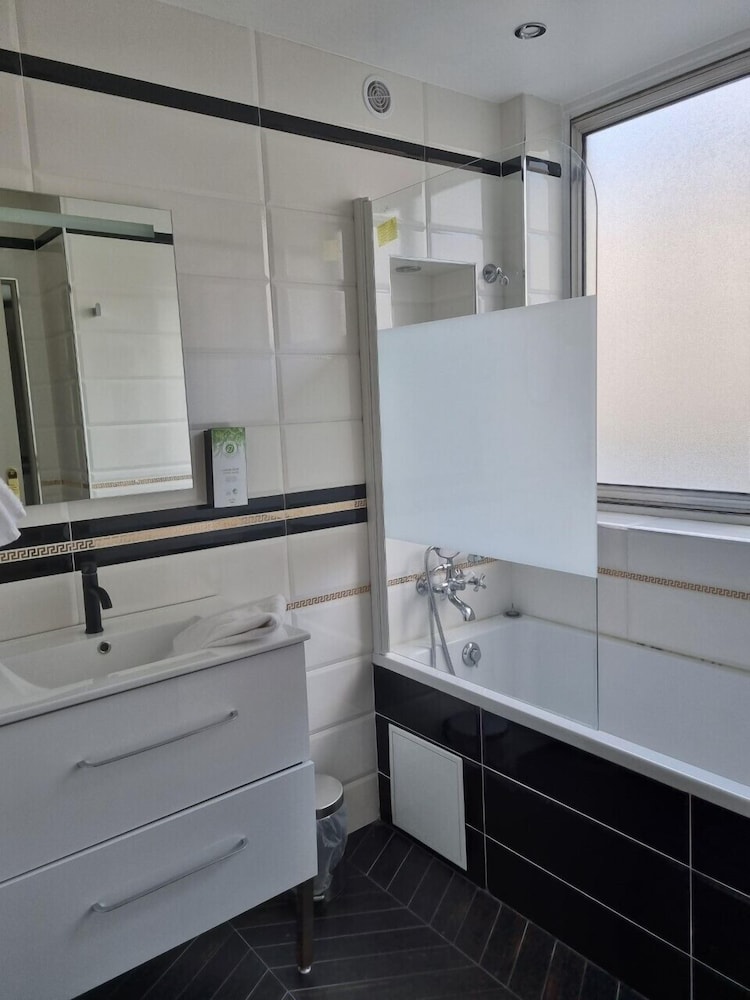 KYRIAD DIRECT ROUEN CENTRE GARE 27/29