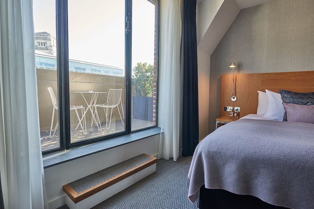DELUXE, KING BED, BALCONY