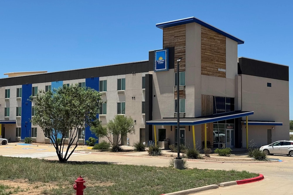 Days Inn & Suites by Wyndham Colorado City/I-20 32/37