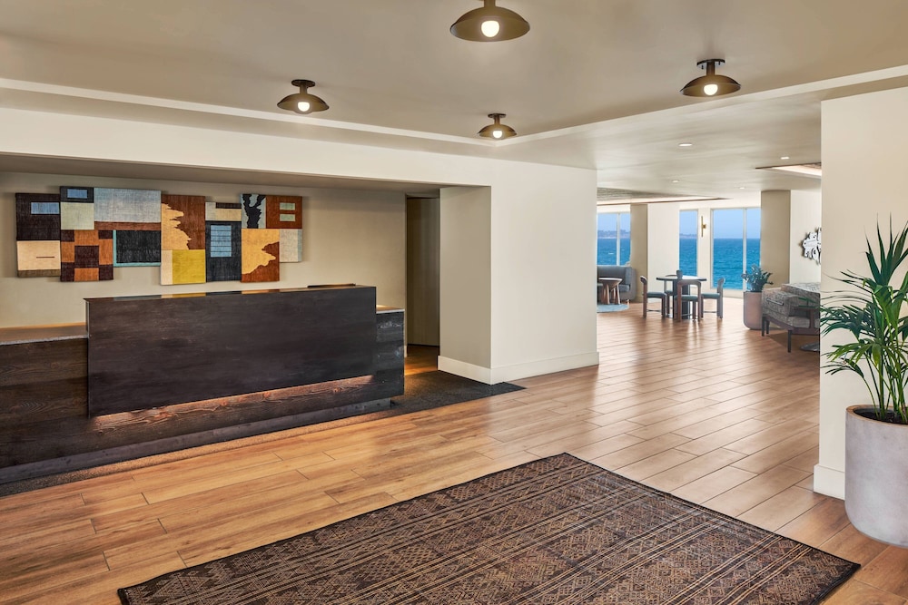 Monterey Beach Hotel, a Tribute Portfolio Hotel 11/83