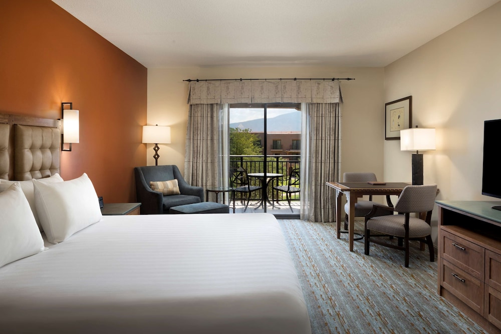 Room, King Bed, Pool Access