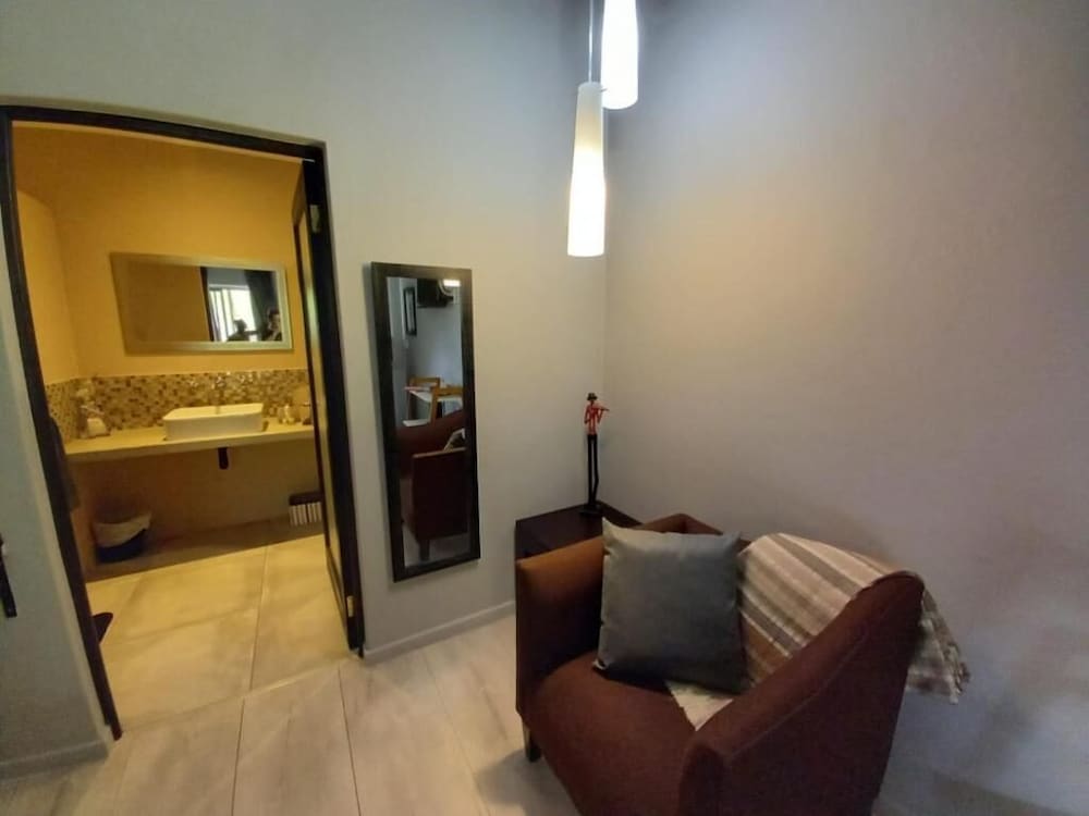 Turaco Lodge 26/47