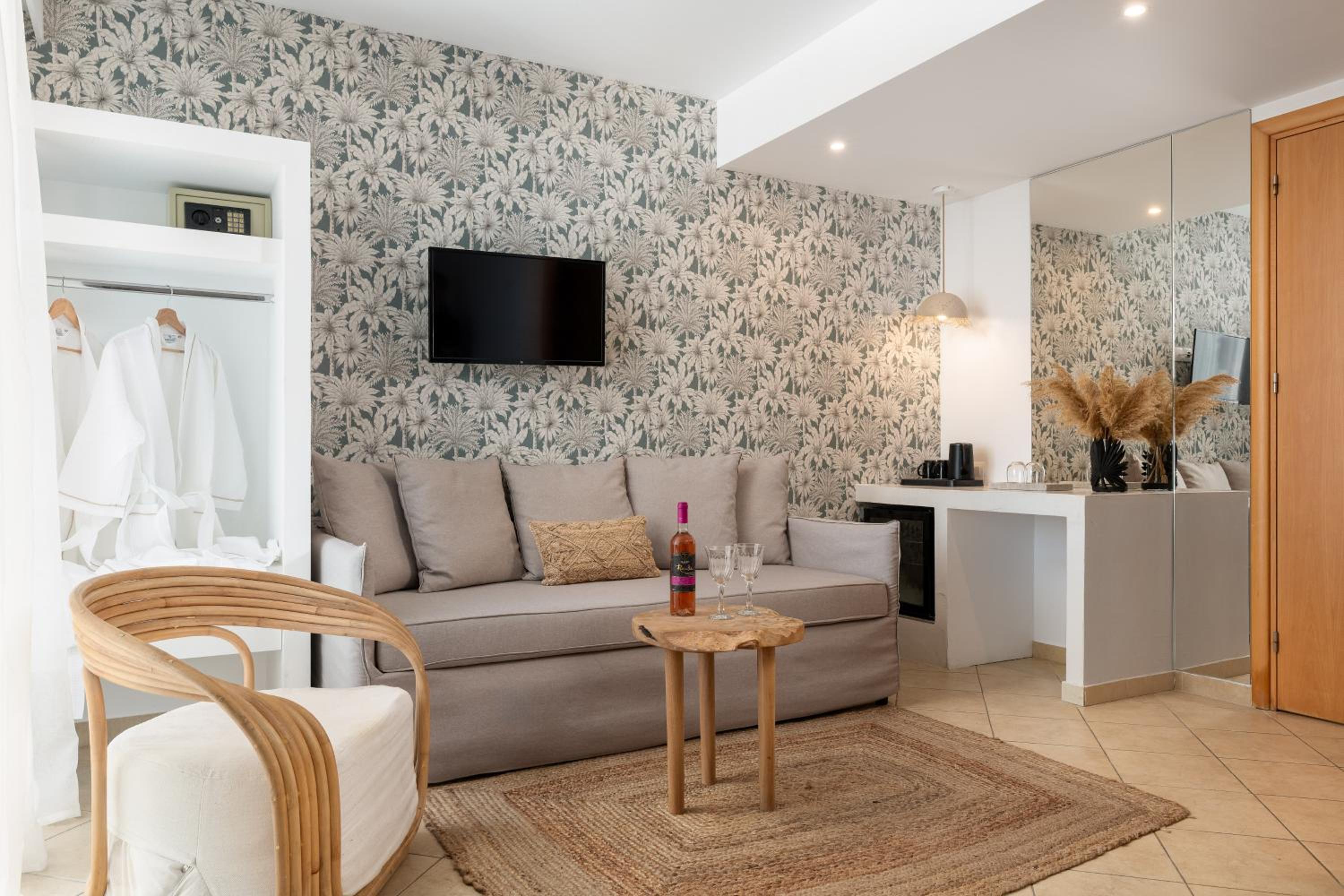 Diana Art Boutique Hotel 35/55