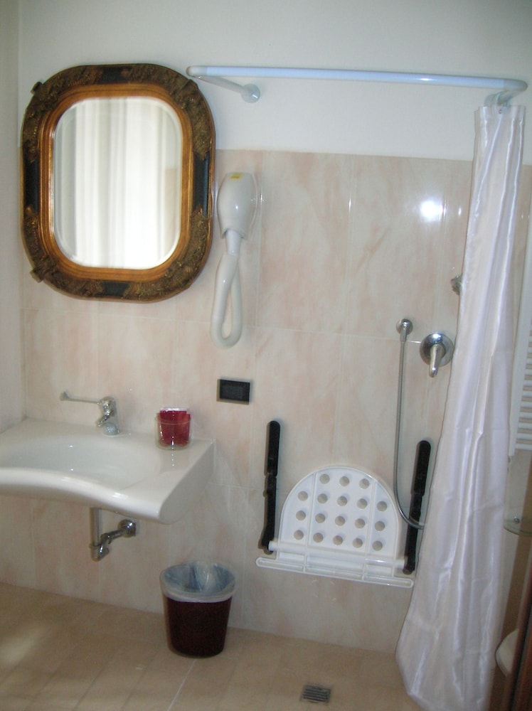 HOTEL AGLI ARTISTI 32/32