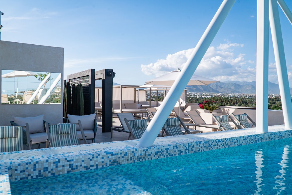 Flamboyan Hotel and Residences 33/60