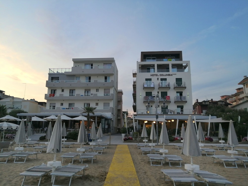 Hotel Columbia &amp; Ninfea 4/50