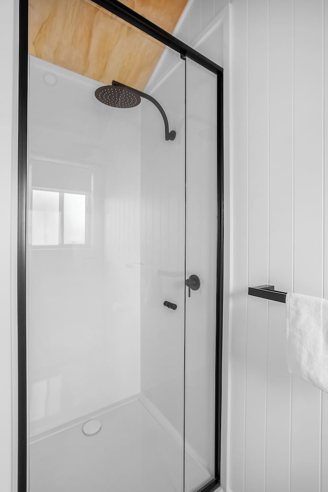 Tiny Home, Premium, Queen Bed، Reflections Holiday Parks Scotts Head 5/5
