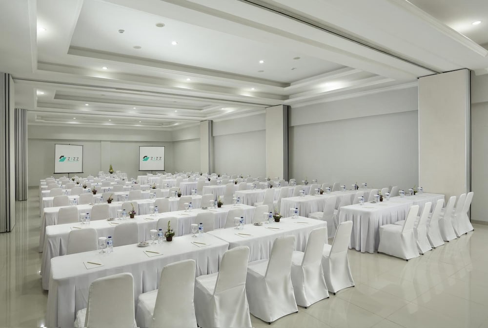 Zizz Convention Hotel 18/19