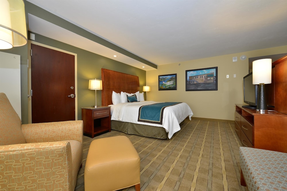 Oshkosh Waterfront Hotel & Conference Center 13/58