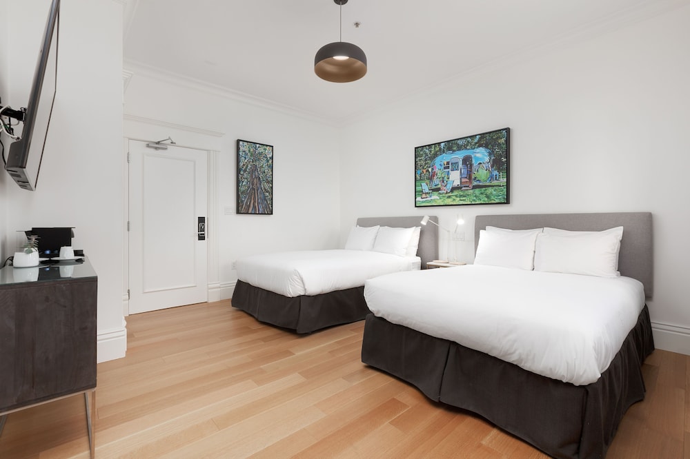Victorian Hotel 34/74