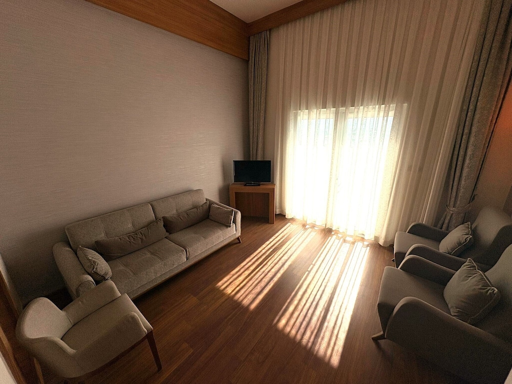 Parion Hotel 40/67