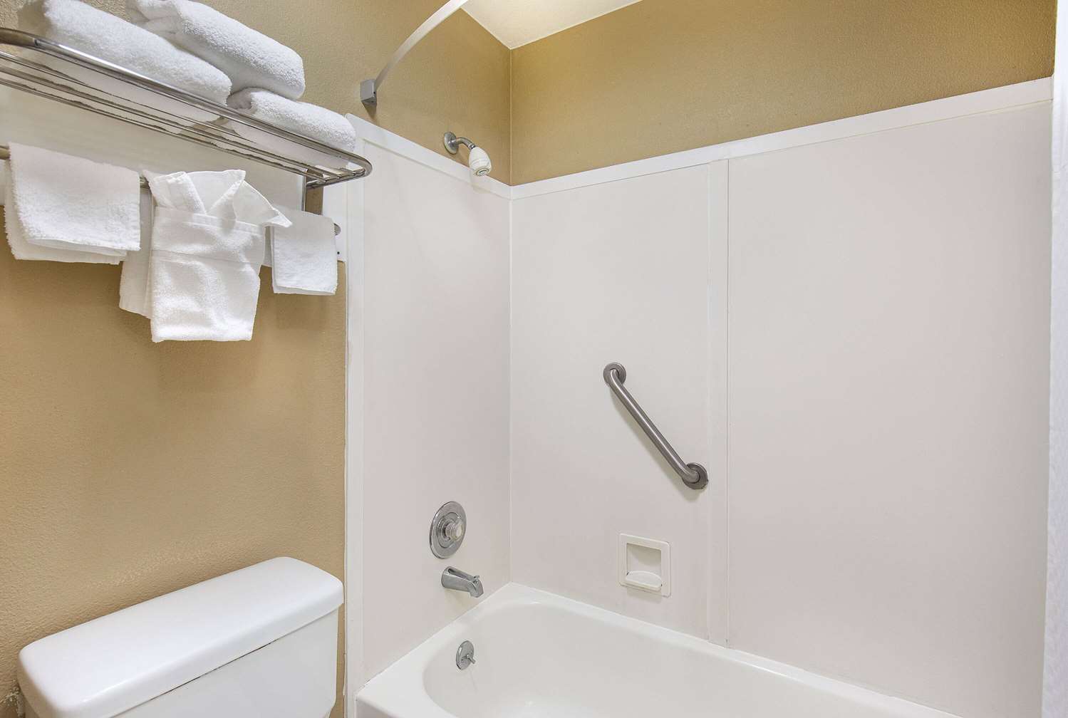 Super 8 by Wyndham Nashville West 38/41