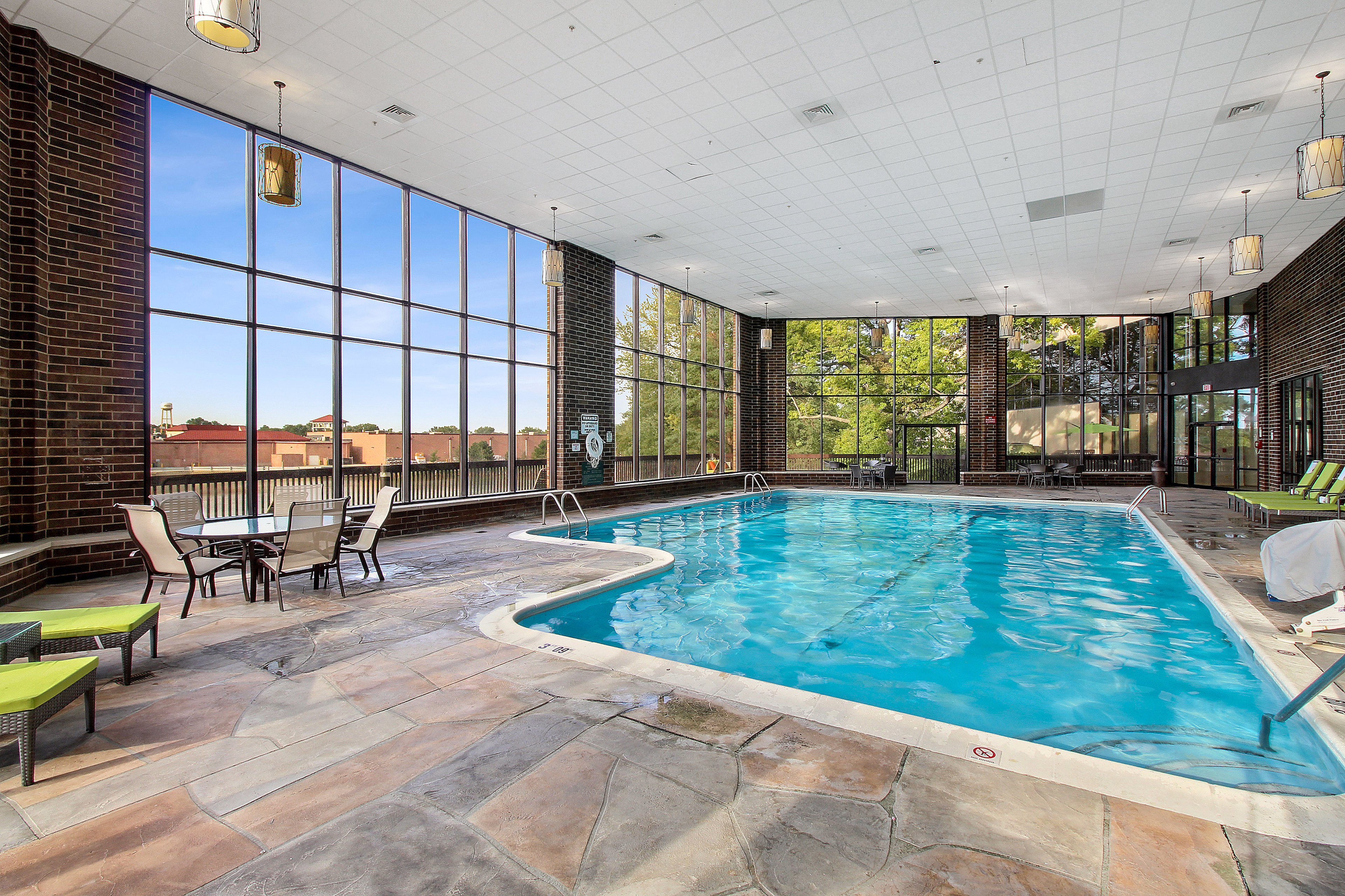 Holiday Inn Chicago Nw Crystal Lk Conv Ctr 19/63