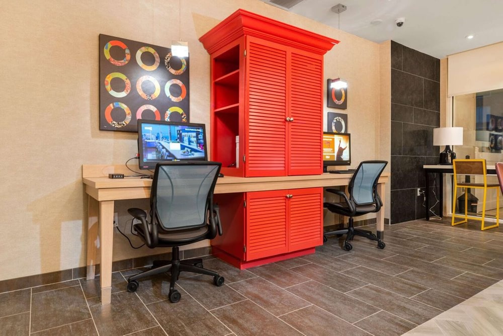Home2 Suites by Hilton Newark Airport 24/25