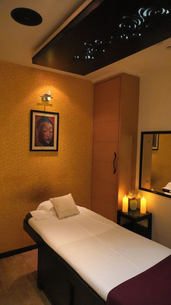 The Club Emerald Chembur 10/51