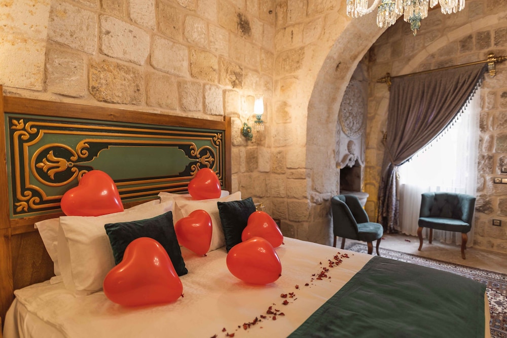 Solo Cave Suites 25/61