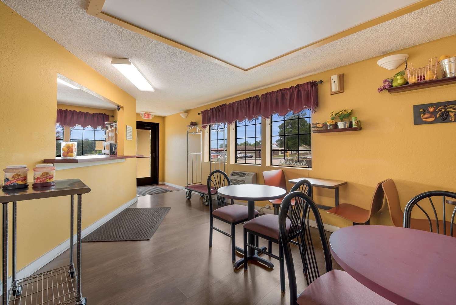 Rodeway Inn Benton, AR 13/22
