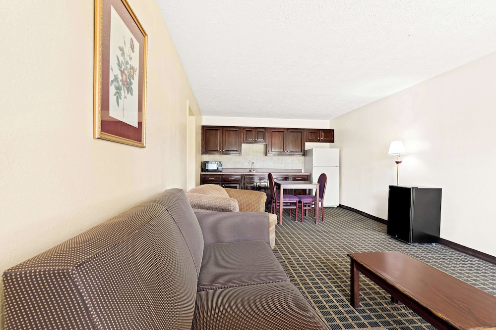 Americas Best Value Inn & Suites Mt. Pleasant 23/28