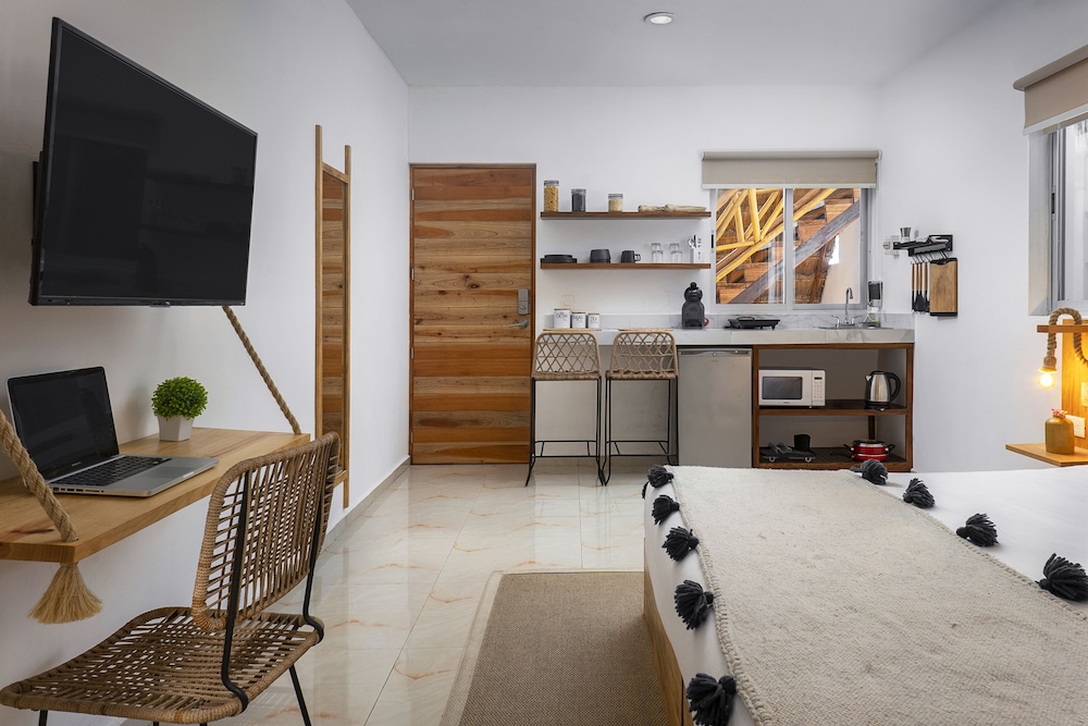 Verandah Studios 15/45